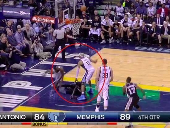  美因茨替补席深度不足，体能劣势葬送领先好局